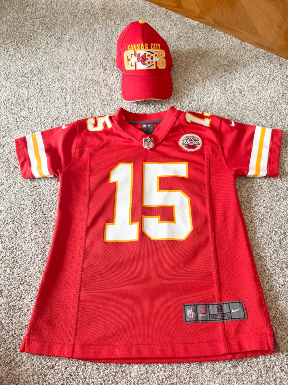 NFL Kansas City Chiefs Youth Mahomes Football Jersey & Adjustable hat
